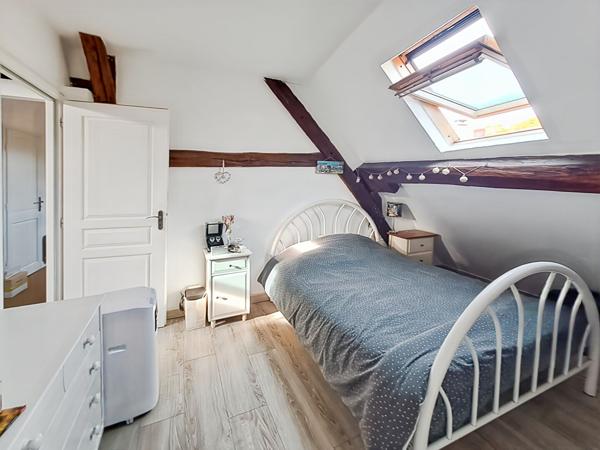 ARPAJON - Grande Rue - COUP DE COEUR - Appartement T2 de charme en dernier étage