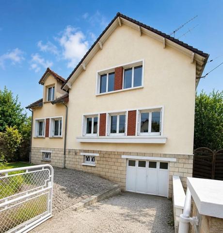 Vente                                                      Maison
                        
                     8 pièces                      137 m2                     à Chambly