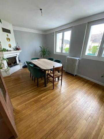 Vente                                                      Maison
                        
                     8 pièces                      137 m2                     à Chambly