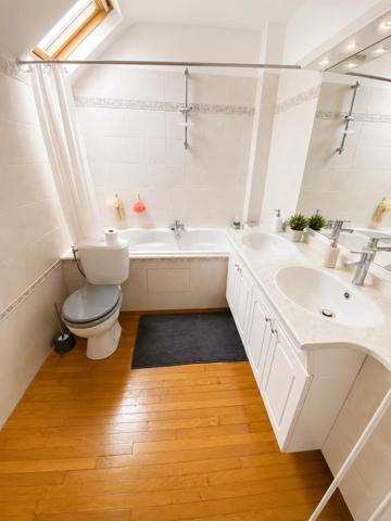 Vente                                                      Maison
                        
                     8 pièces                      137 m2                     à Chambly