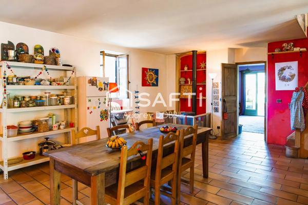 Lablachere : Maison Pierre et gite sur un terrain de 1900m2