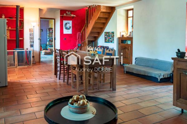 Lablachere : Maison Pierre et gite sur un terrain de 1900m2