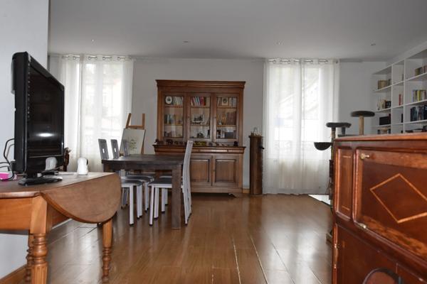 Rare à St-Etienne, sur les hauteur de Jacquard : T6 de 127 m² avec garage et jardinet