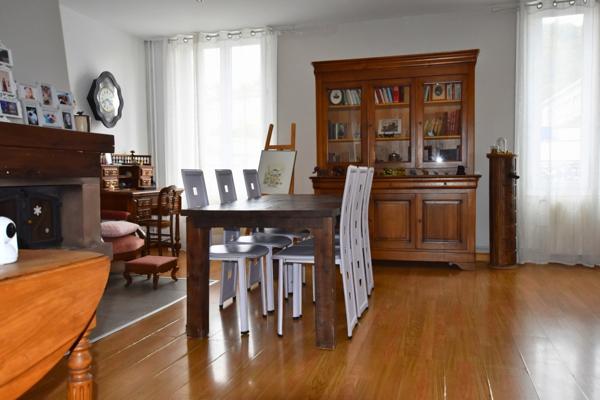 Rare à St-Etienne, sur les hauteur de Jacquard : T6 de 127 m² avec garage et jardinet