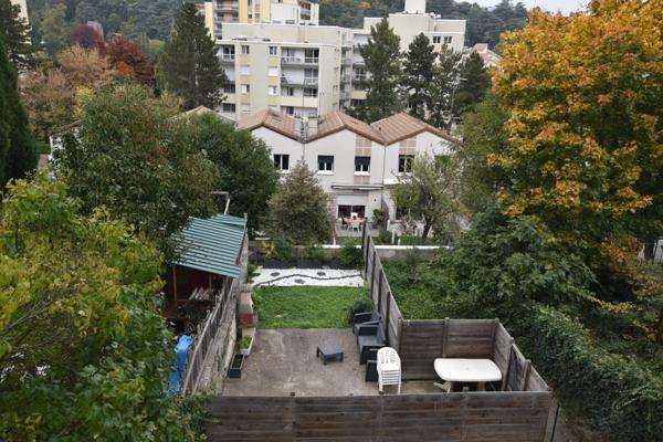 Rare à St-Etienne, sur les hauteur de Jacquard : T6 de 127 m² avec garage et jardinet