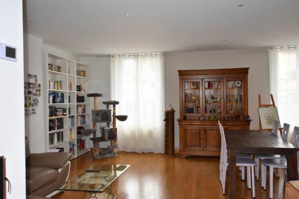 Rare à St-Etienne, sur les hauteur de Jacquard : T6 de 127 m² avec garage et jardinet