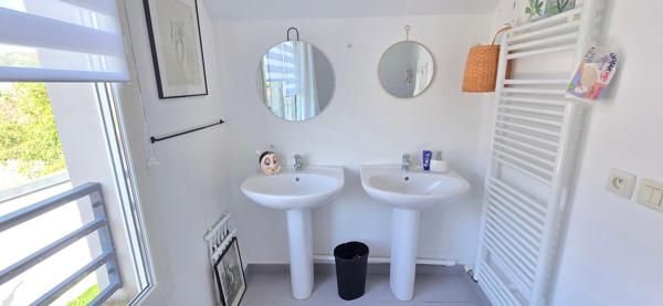 Dans clos haut de gamme : Maison de ville cosy proche bords de l'Eure