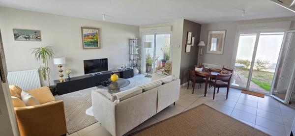 Dans clos haut de gamme : Maison de ville cosy proche bords de l'Eure