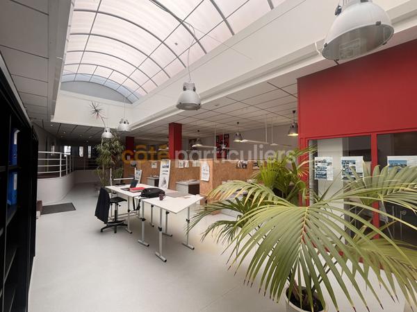 Vente
                Bureaux375 m² - COUTANCES (50200)