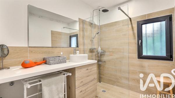 Maison à vendre 8 pièces 232 m² Nîmes