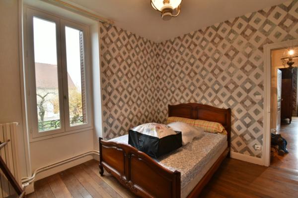 Maison familiale de 9 pièces, 187m² à MAILLET (36)