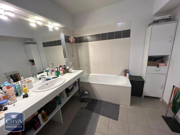Appartement à louer 3 pièces 68.6m² Billère (64140)