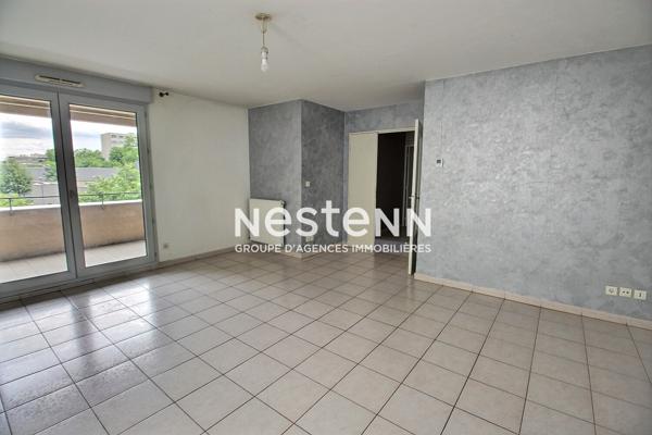 VENISSIEUX - SECTEUR PLATEAU - LIMITE CENTRE VILLE- 70M² - BALCON - ÉCOLES - COLLÈGES - COMMERCES - TRAMWAY - BUS - COMPLEXES SPORTIFS - CINEMA