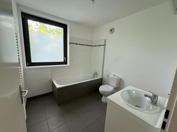 A LOUER : T2 à LILLE • Quai de l'ouest - EURATECHNOLOGIES • 722 € CC • Réf. 6417001-00169-001