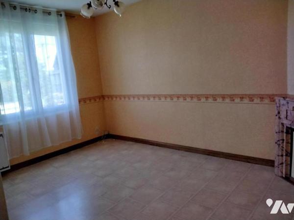 Maison d'habitation proche centre-ville avec terrain