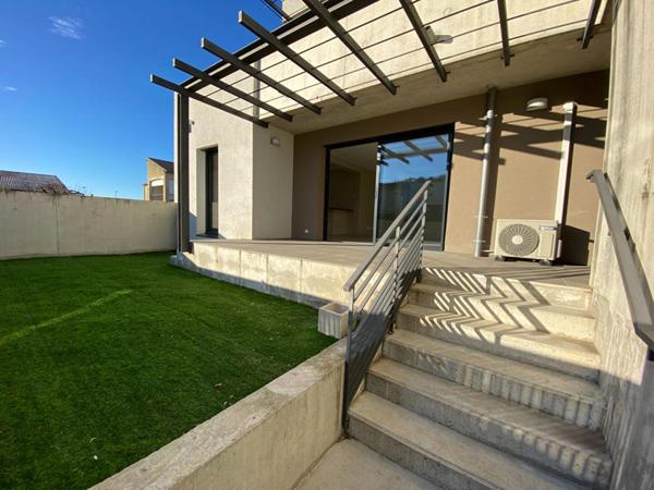 BARBENTANE, APPARTEMENT T4 99m², 2 EXTERIEURS, 2 PARKINGS