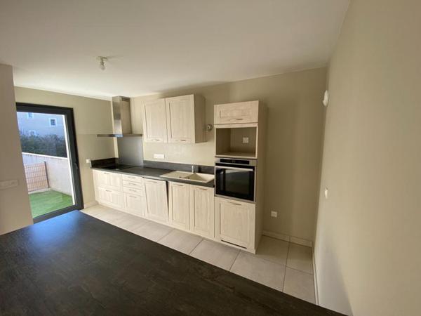 BARBENTANE, APPARTEMENT T4 99m², 2 EXTERIEURS, 2 PARKINGS