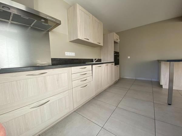 BARBENTANE, APPARTEMENT T4 99m², 2 EXTERIEURS, 2 PARKINGS