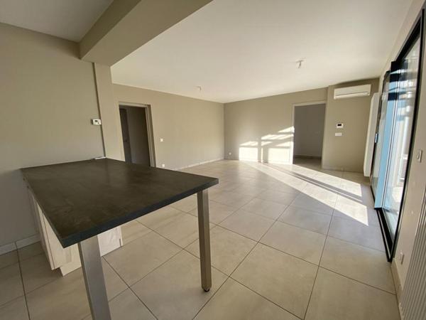 BARBENTANE, APPARTEMENT T4 99m², 2 EXTERIEURS, 2 PARKINGS