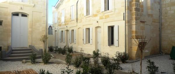 Grand T2 traversant  dans immeuble en pierre – Bordeaux Capucins-Saint-Michel