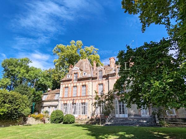 Élégant manoir des XVIIe-XVIIIe siècles avec son parc raffiné de 6 hectares