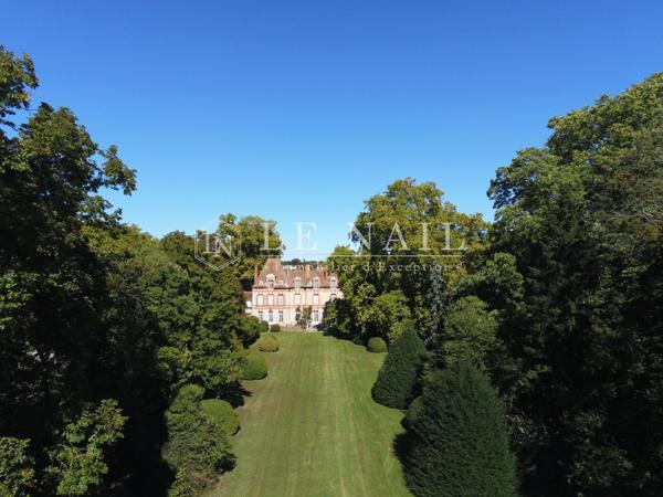 Élégant manoir des XVIIe-XVIIIe siècles avec son parc raffiné de 6 hectares