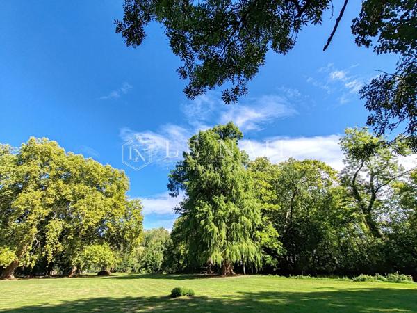 Élégant manoir des XVIIe-XVIIIe siècles avec son parc raffiné de 6 hectares