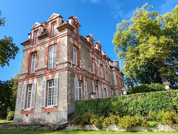 Élégant manoir des XVIIe-XVIIIe siècles avec son parc raffiné de 6 hectares