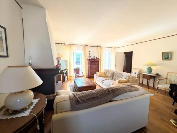 Vente                                                      Maison
                        
                     7 pièces                      209 m2                     à Châtenois