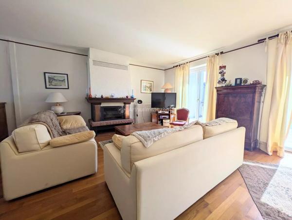 Vente                                                      Maison
                        
                     7 pièces                      209 m2                     à Châtenois