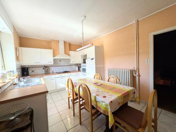 Vente                                                      Maison
                        
                     7 pièces                      209 m2                     à Châtenois