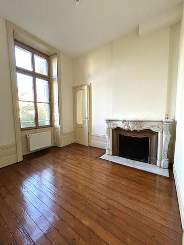 Appartement de standing dans château rénové au coeur de Jonzac