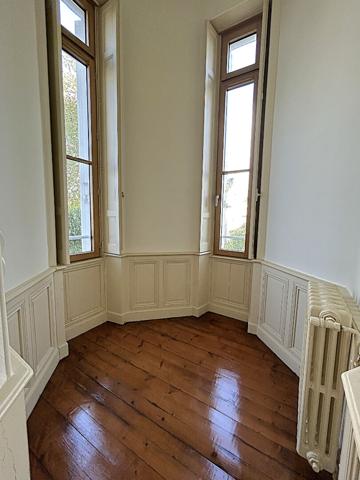 Appartement de standing dans château rénové au coeur de Jonzac