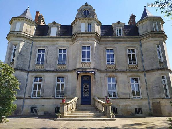 Appartement de standing dans château rénové au coeur de Jonzac