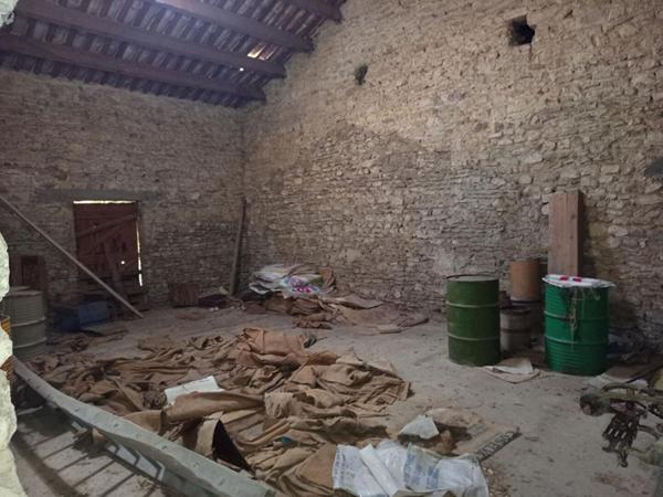 Ferme à rénover 370m² potentiel habitable sur terrain de 44 500m², Montségur sur lauzon 349 000HAI