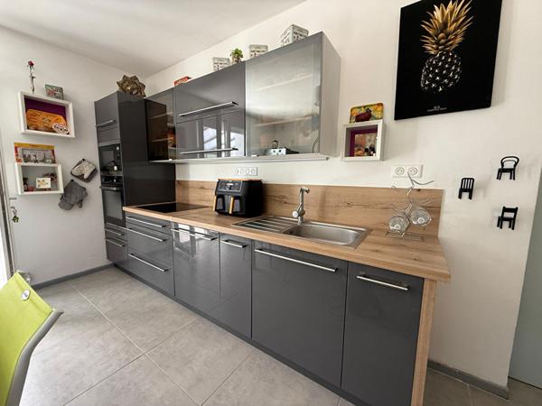 Maison à fort potentiel de 200m²  à Châteauneuf De Gadagne