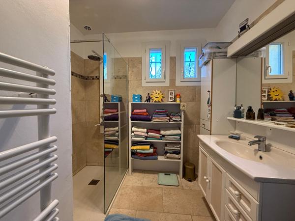 Maison à fort potentiel de 200m²  à Châteauneuf De Gadagne