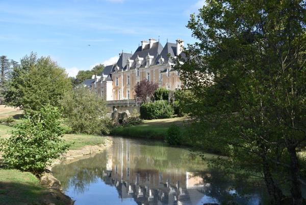 Magnifique château à vendre aux portes de Poitiers.