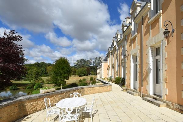Magnifique château à vendre aux portes de Poitiers.