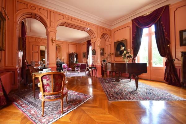 Magnifique château à vendre aux portes de Poitiers.