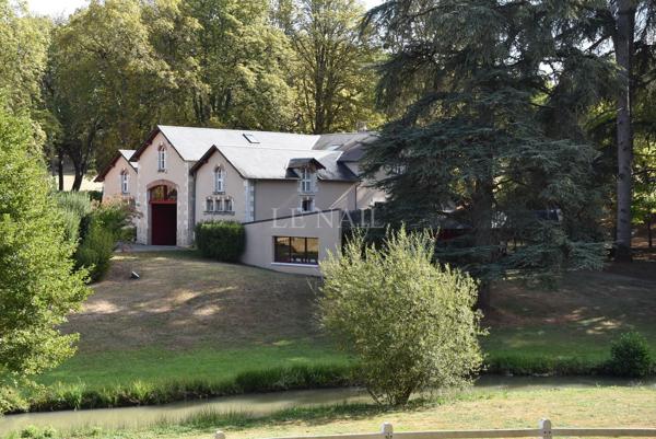 Magnifique château à vendre aux portes de Poitiers.
