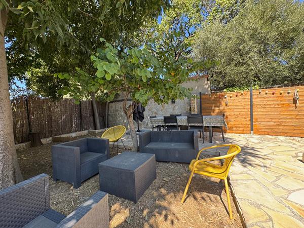 Montolivet/Petit bosquet 13012 Appartement  type 2/3  avec jardin et piscine