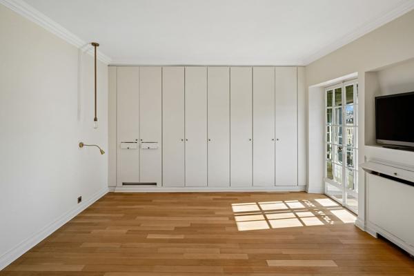 Location Appartement de luxe Paris 8 3 Pièces 153 m²