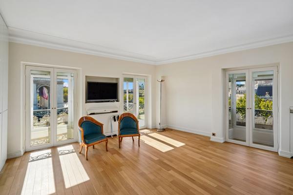 Location Appartement de luxe Paris 8 3 Pièces 153 m²