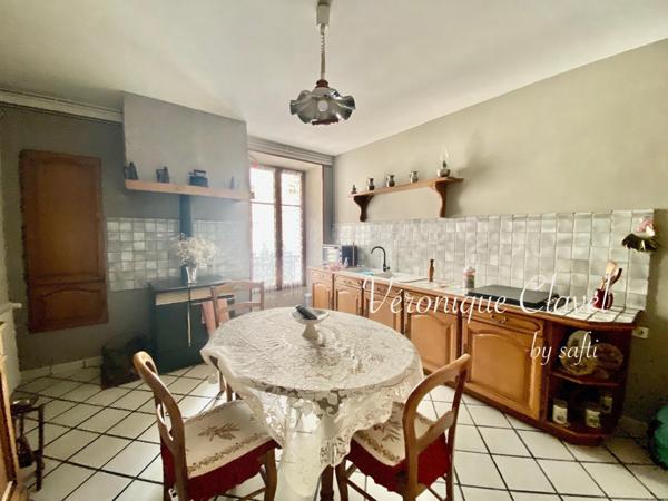 Bel appartement de 127m2  avec balcon dans un Immeuble Bourgeois