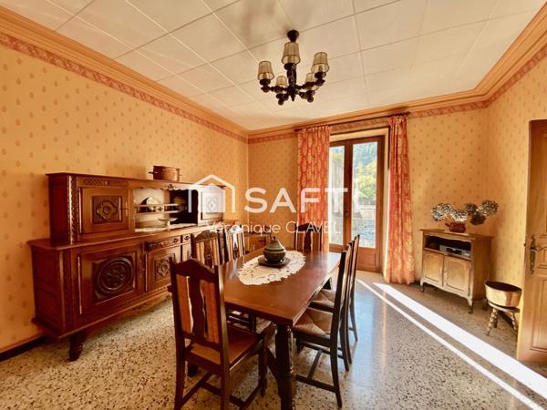 Bel appartement de 127m2  avec balcon dans un Immeuble Bourgeois