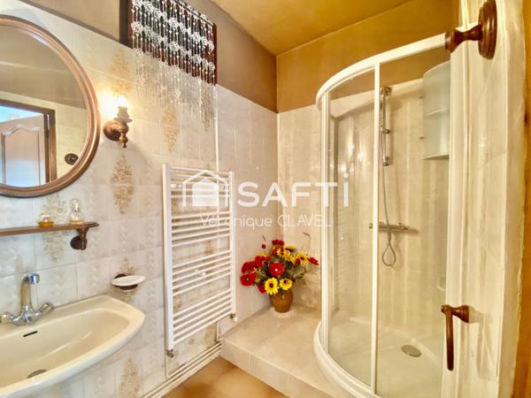 Bel appartement de 127m2  avec balcon dans un Immeuble Bourgeois