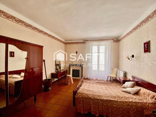 Bel appartement de 127m2  avec balcon dans un Immeuble Bourgeois