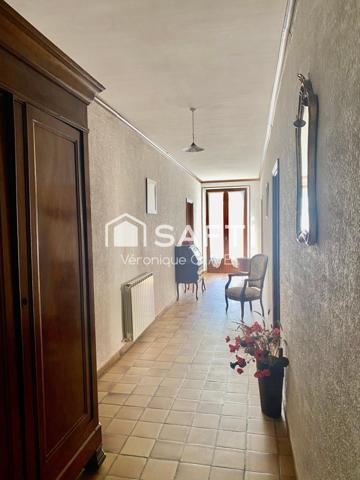 Bel appartement de 127m2  avec balcon dans un Immeuble Bourgeois