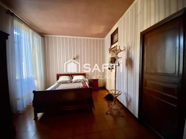 Bel appartement de 127m2  avec balcon dans un Immeuble Bourgeois